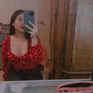 Meet your Posher, Perla